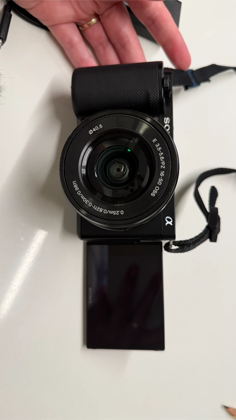 Sony ZV-E10 Mirrorless Camera + 16–50mm Lens + Camera Bag - photo 5