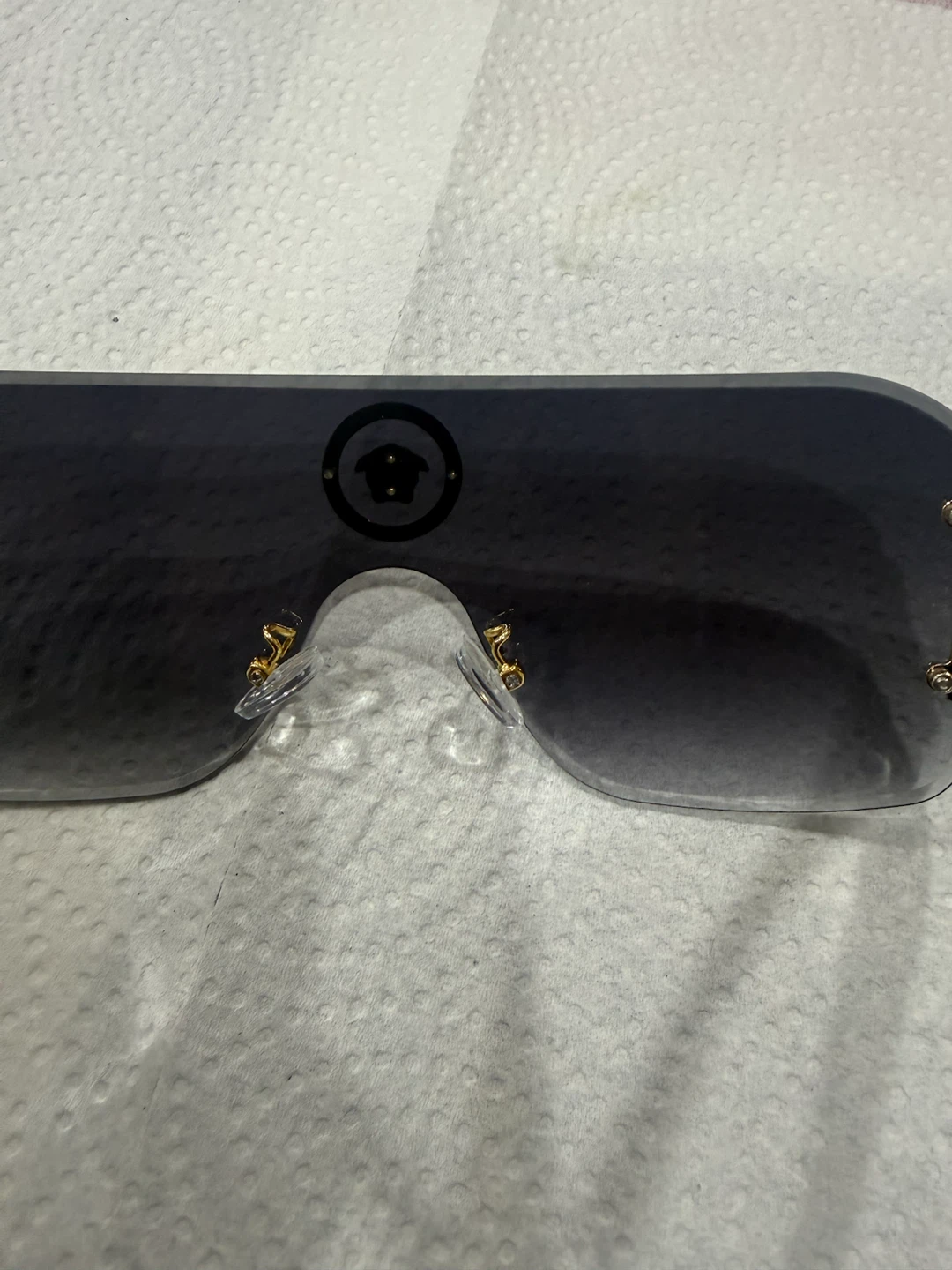 Versace unisex Oversized Sunglasses - photo 4