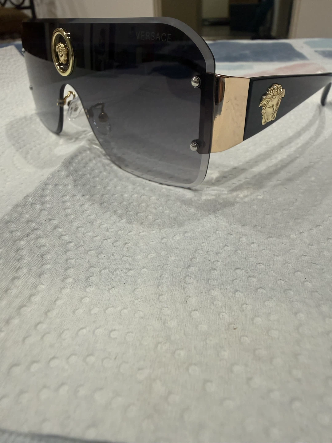 Versace unisex Oversized Sunglasses - photo 5