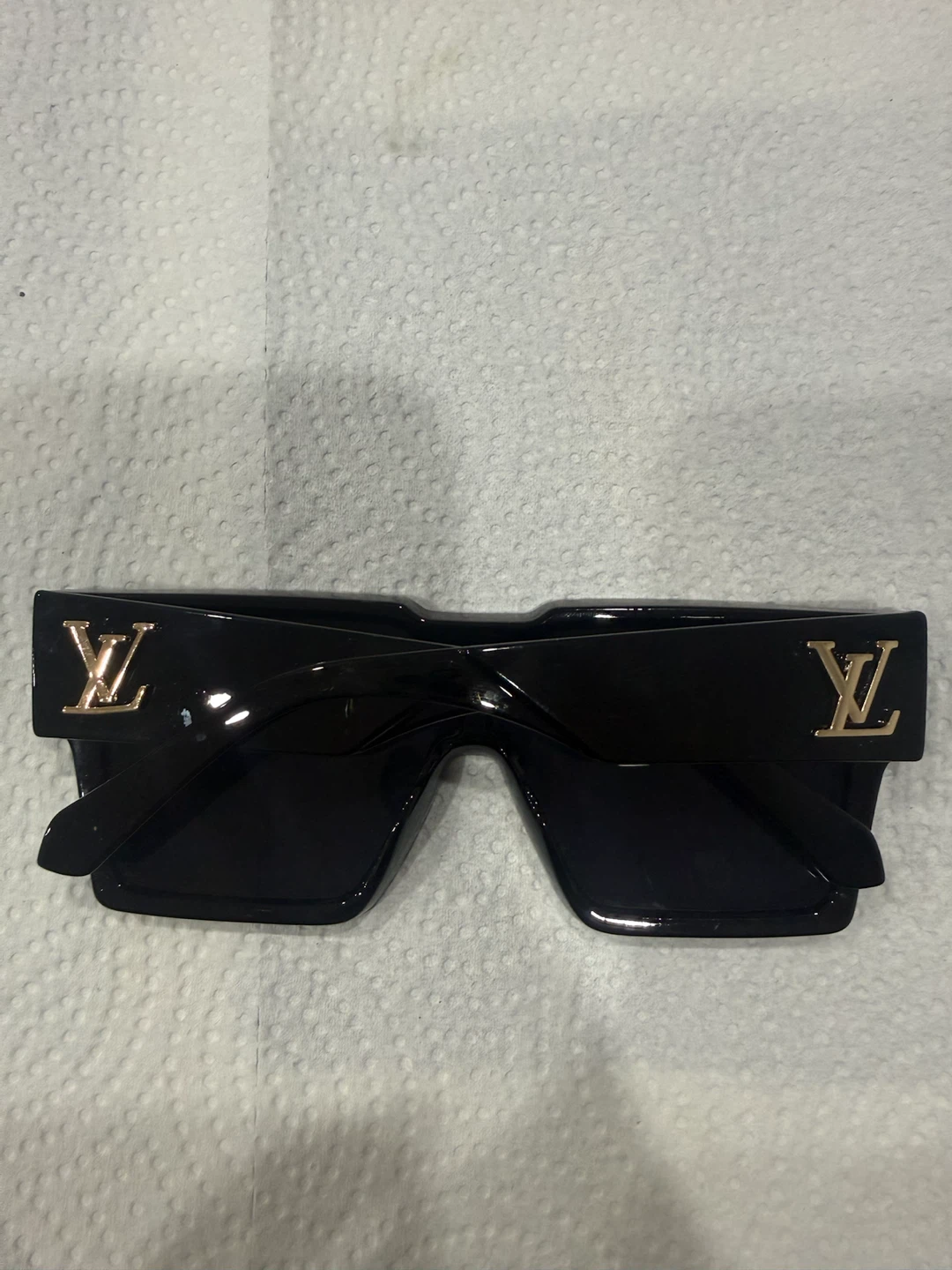 Louis Vuitton Sunglasses for unisex - photo 3