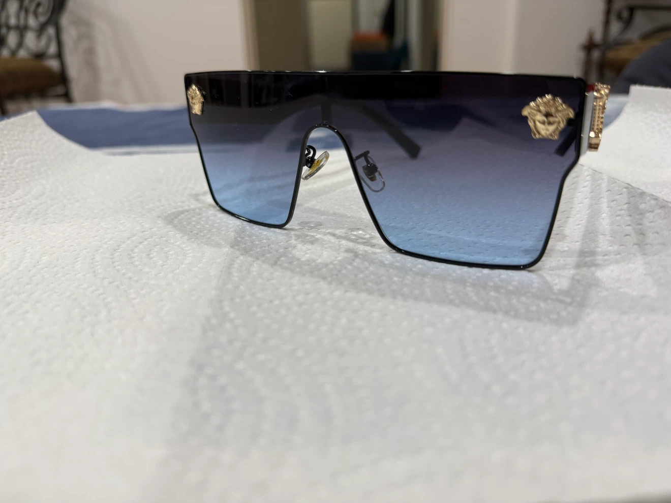 Versace Sunglasses for unisex - photo 2