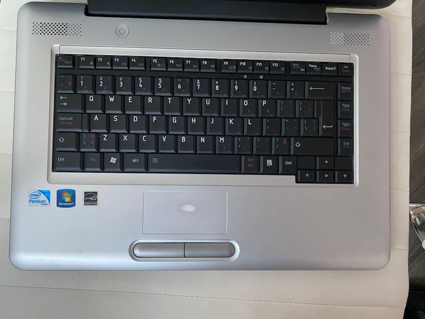 Toshiba Satellite L450 -03D - photo 2
