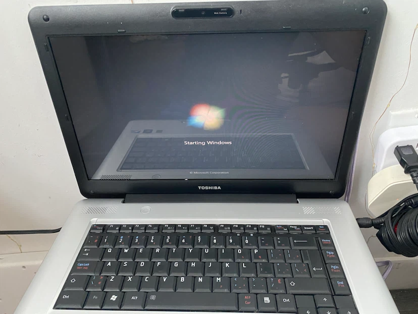 Toshiba Satellite L450 -03D - photo 3