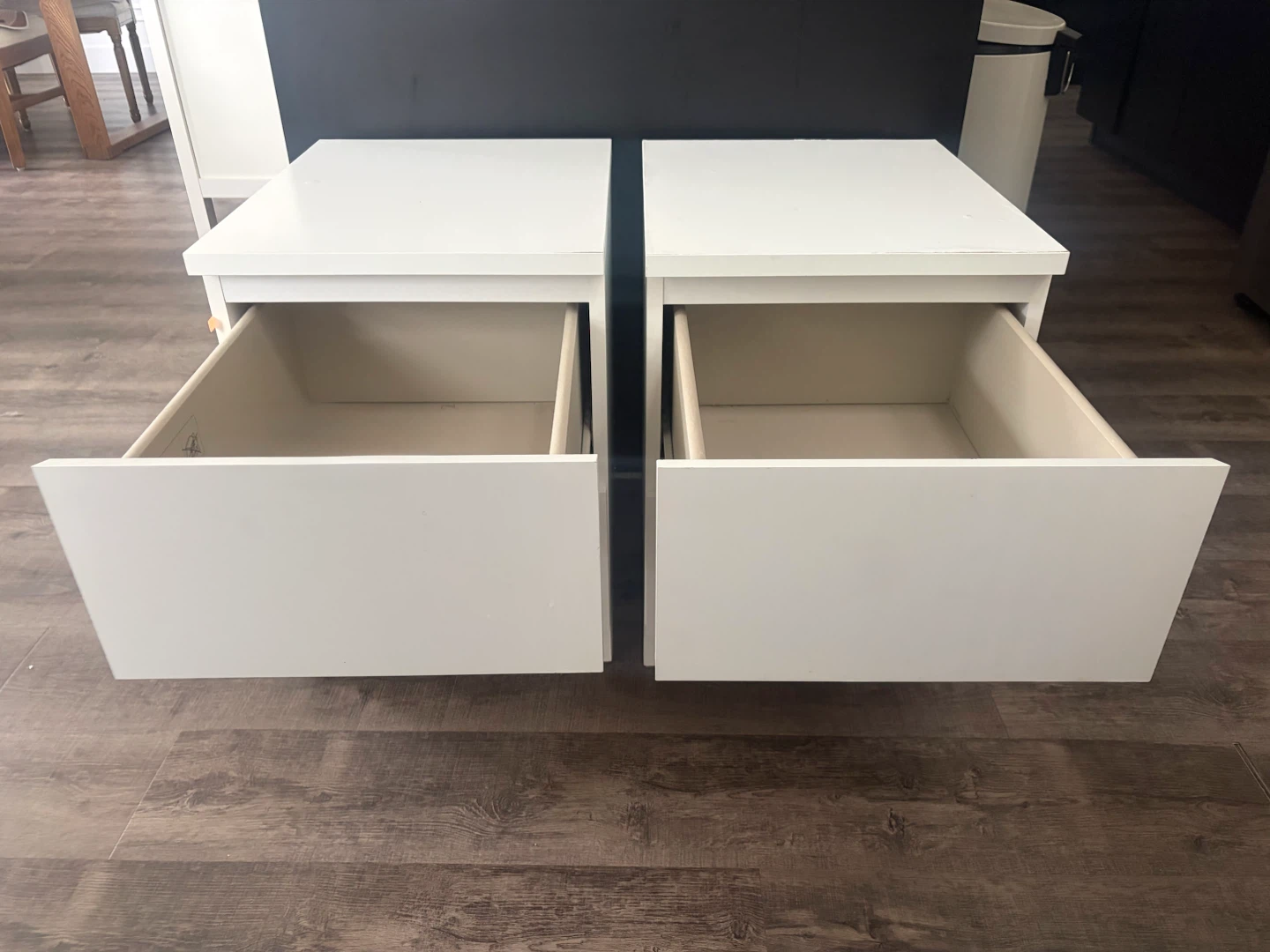 Pair of IKEA MALM nightstands - photo 2