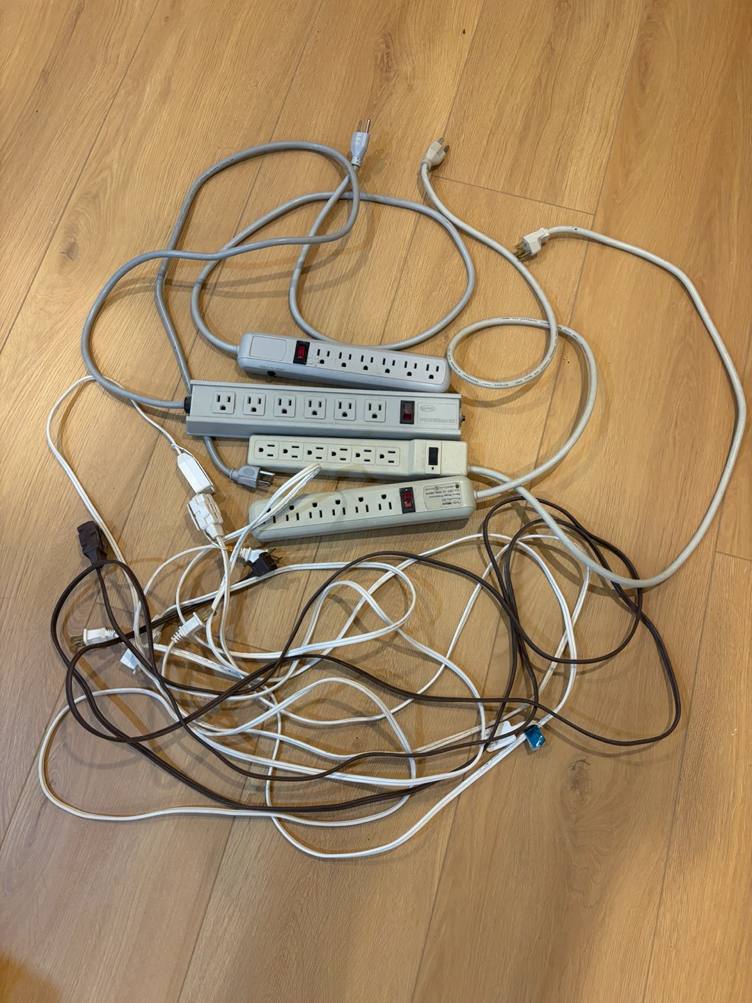 Multi-Plug Power Bar & Extension Cord Lot (8 Pieces)