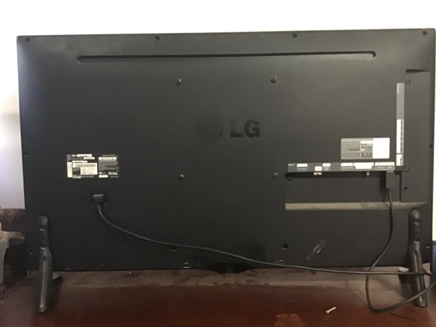 LG 40" Smart TV - photo 2