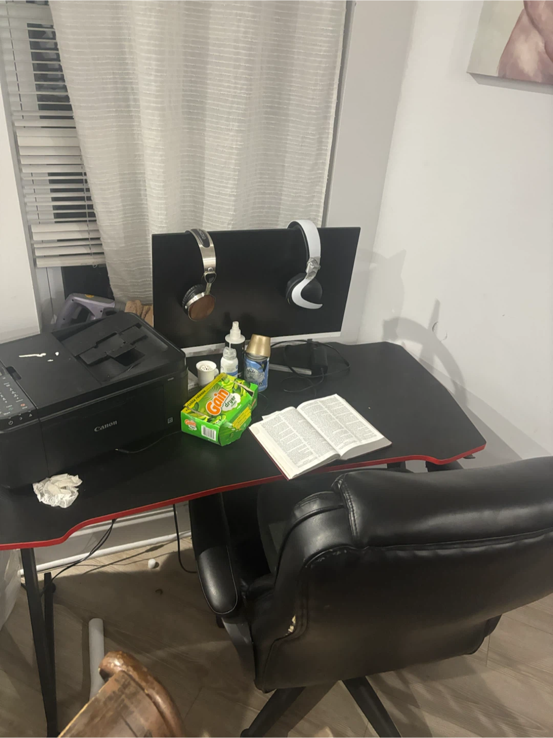 Desk - photo 4