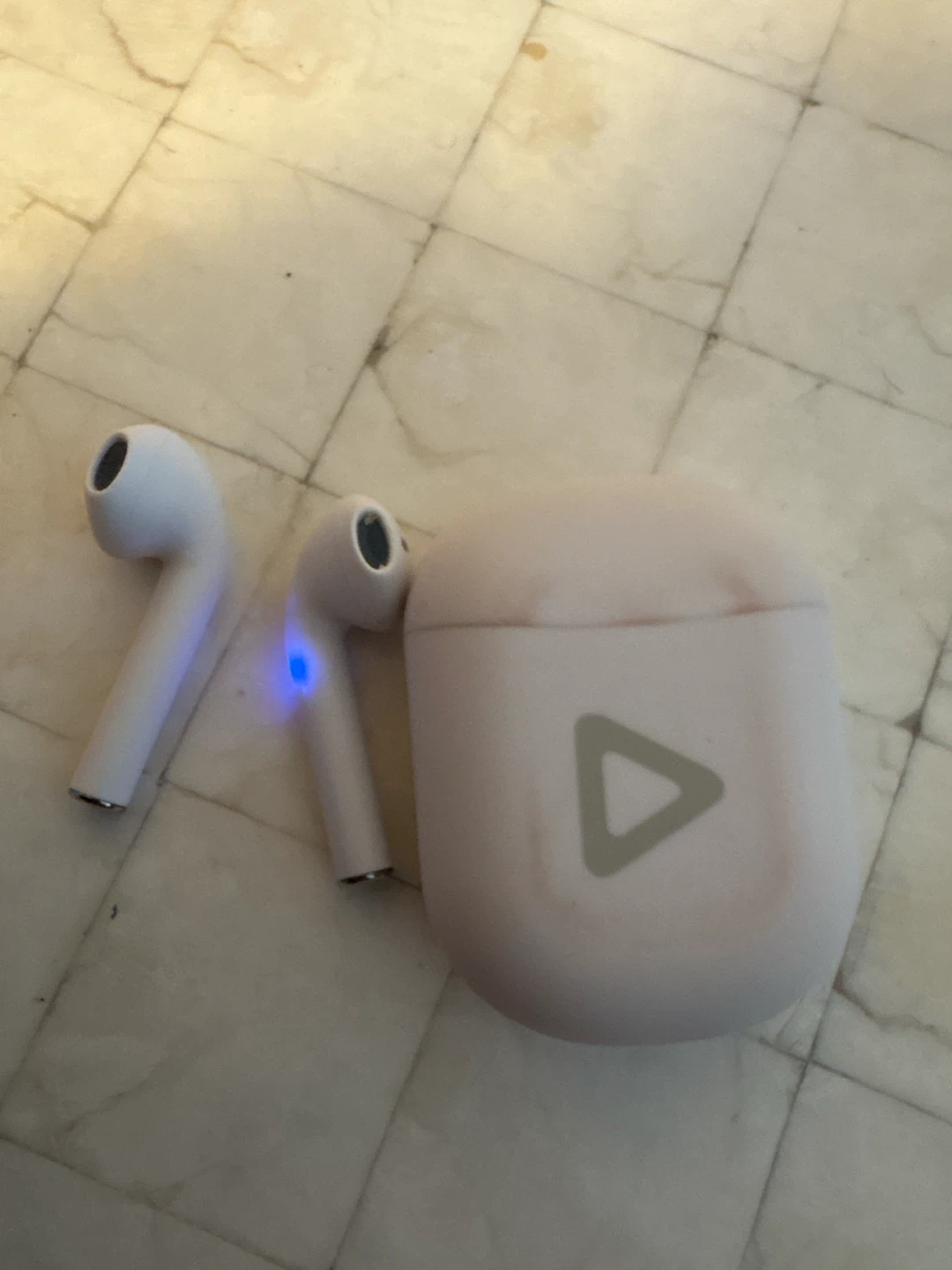 White Wireless Earbuds with white Case - photo 2