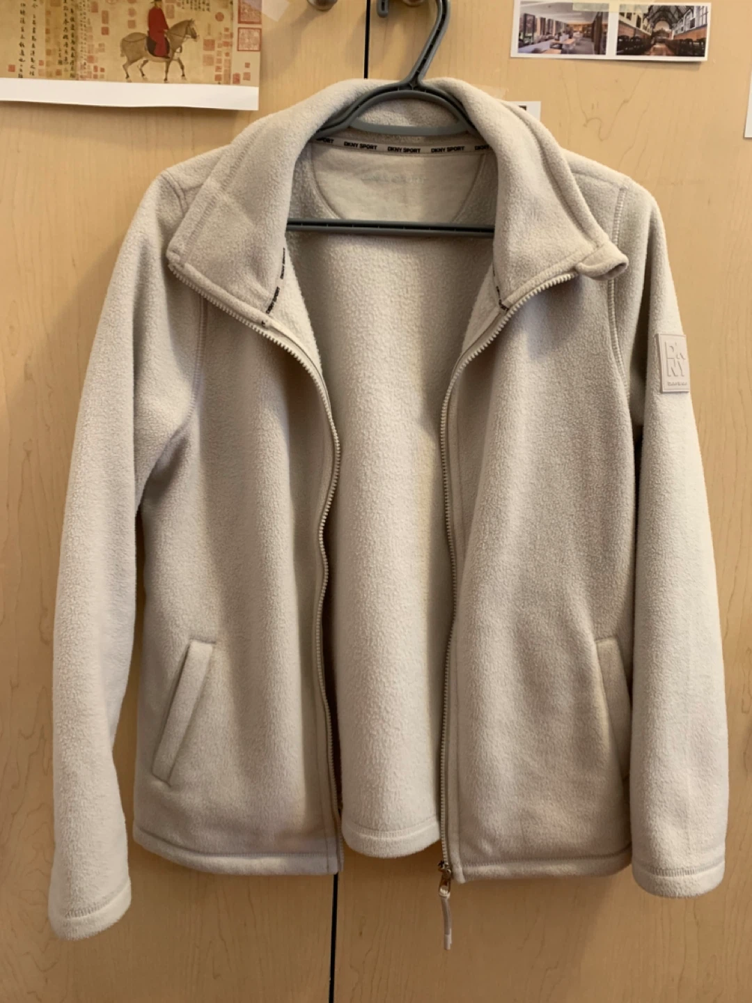 Size M Sport Cream Fleece Zip-Up Jacket Lightweight Warm Layer