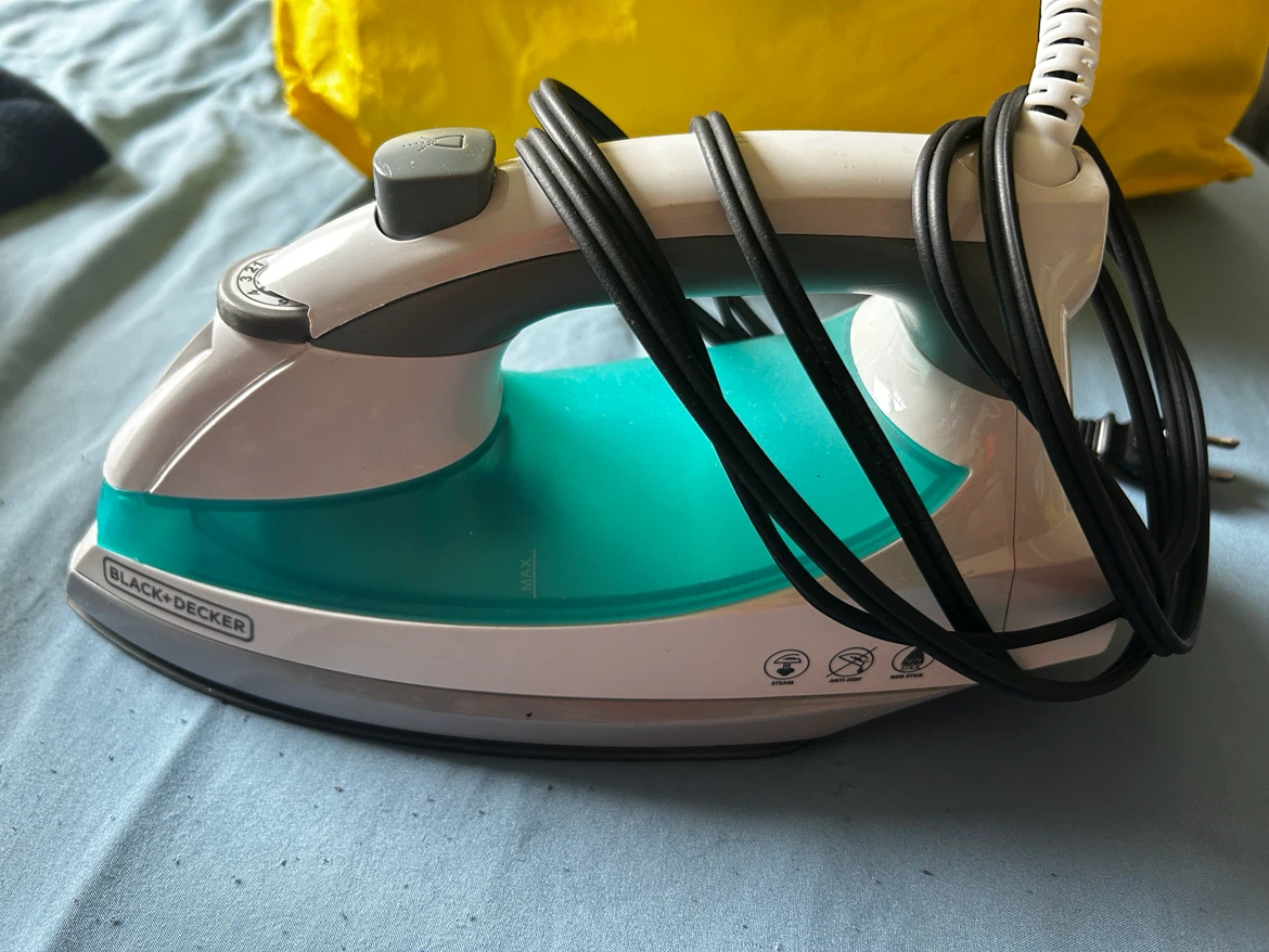Black+Decker Steam Iron - photo 2