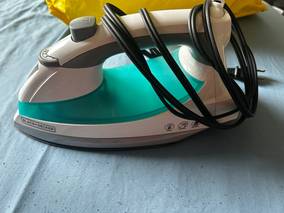 Black+Decker Steam Iron - photo 3