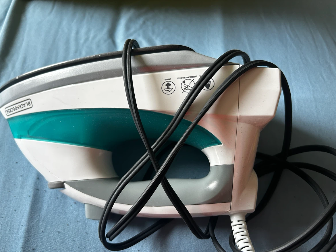 Black+Decker Steam Iron - photo 4