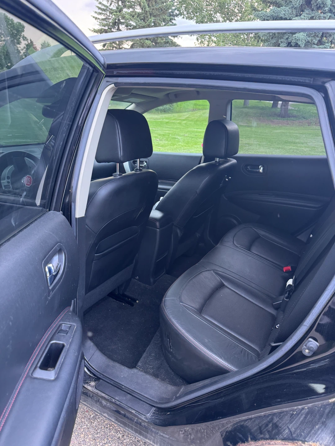 Black Nissan Rogue SL AWD - photo 2