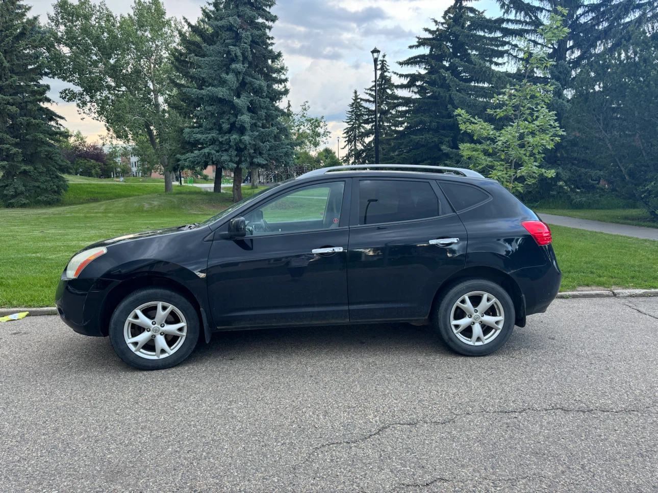 Black Nissan Rogue SL AWD - photo 4