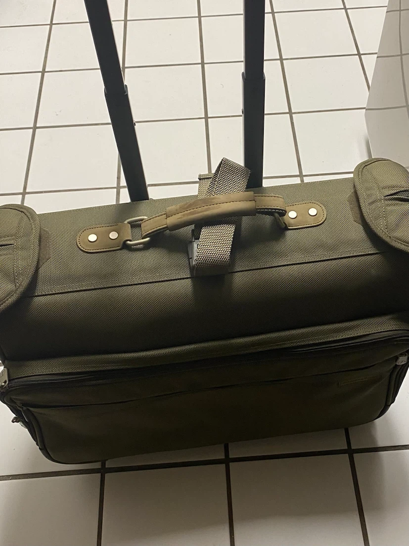 Briggs & Riley Olive Green Rolling Suitcase - photo 2