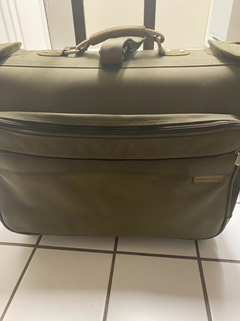 Briggs & Riley Olive Green Rolling Suitcase - photo 3