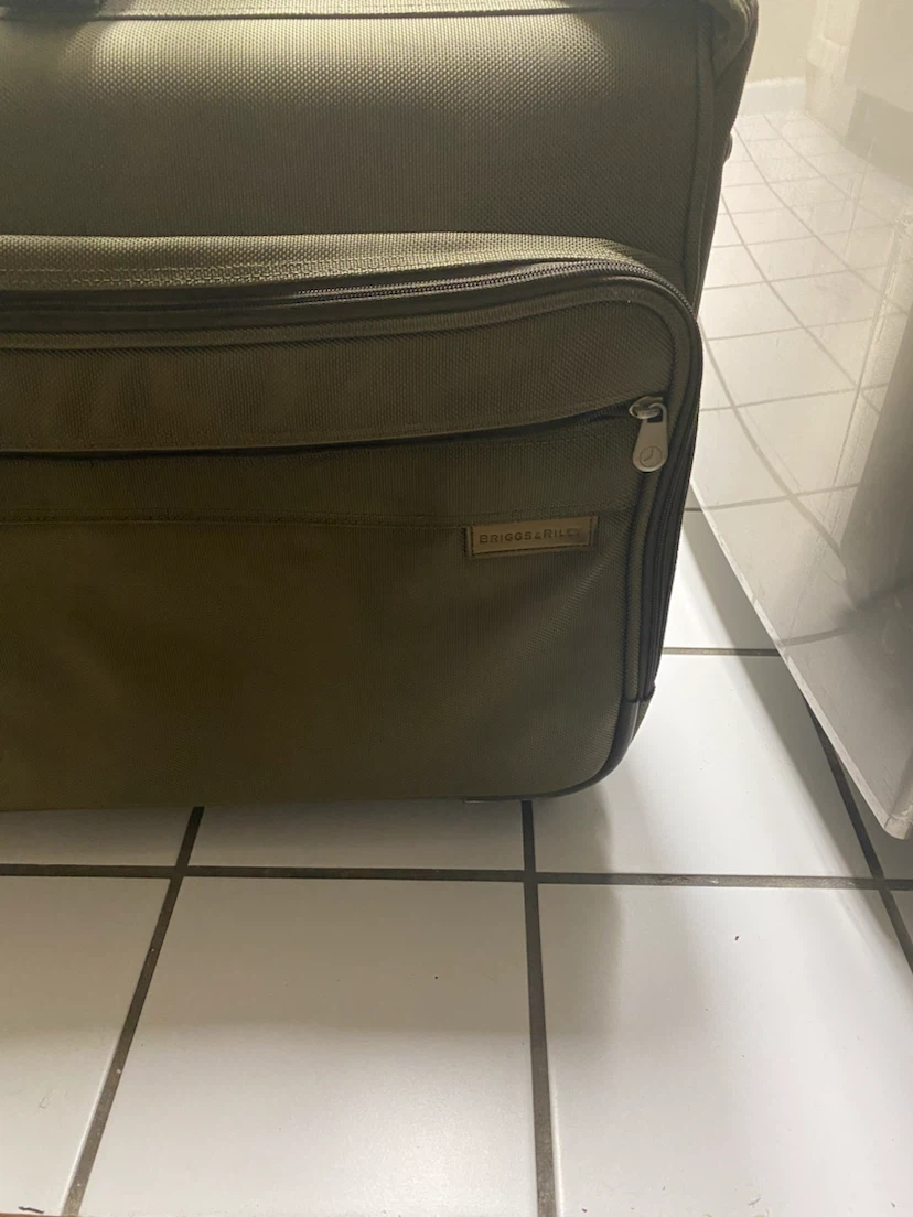 Briggs & Riley Olive Green Rolling Suitcase - photo 4