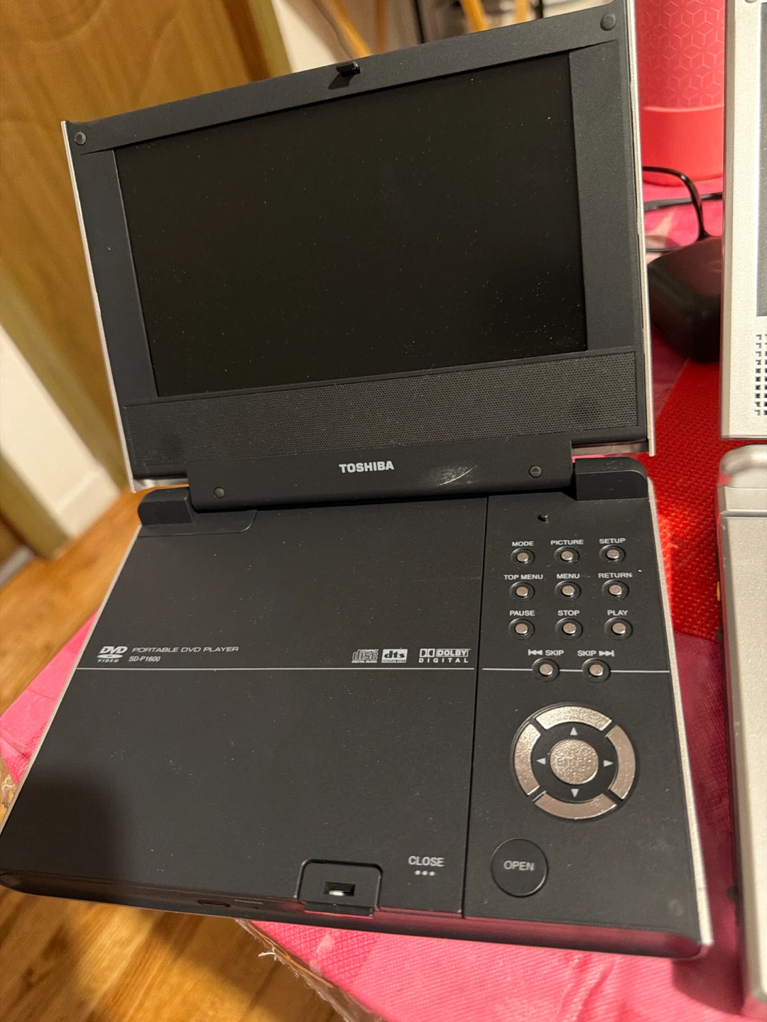 Toshiba SD-P1600 Portable DVD Player