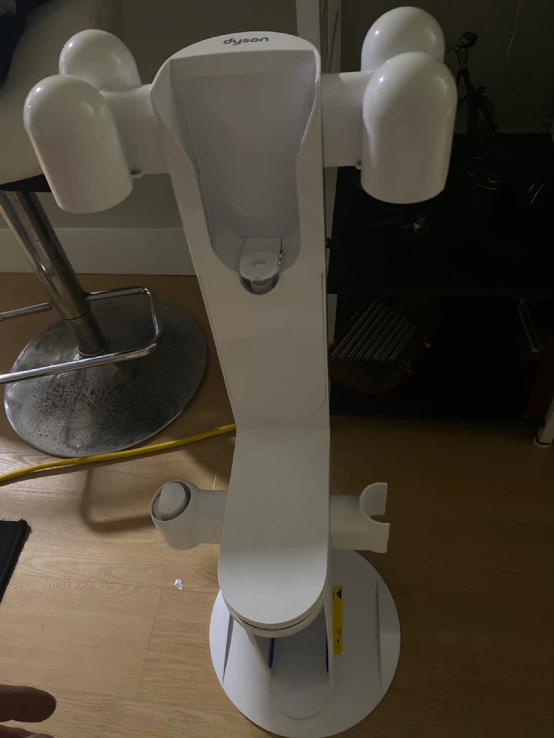 Dyson v10 vacuum floor dock and with charger