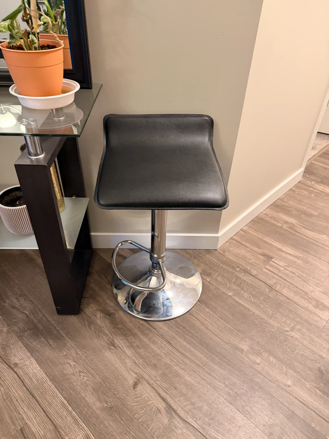 Adjustable Swivel Bar Stool