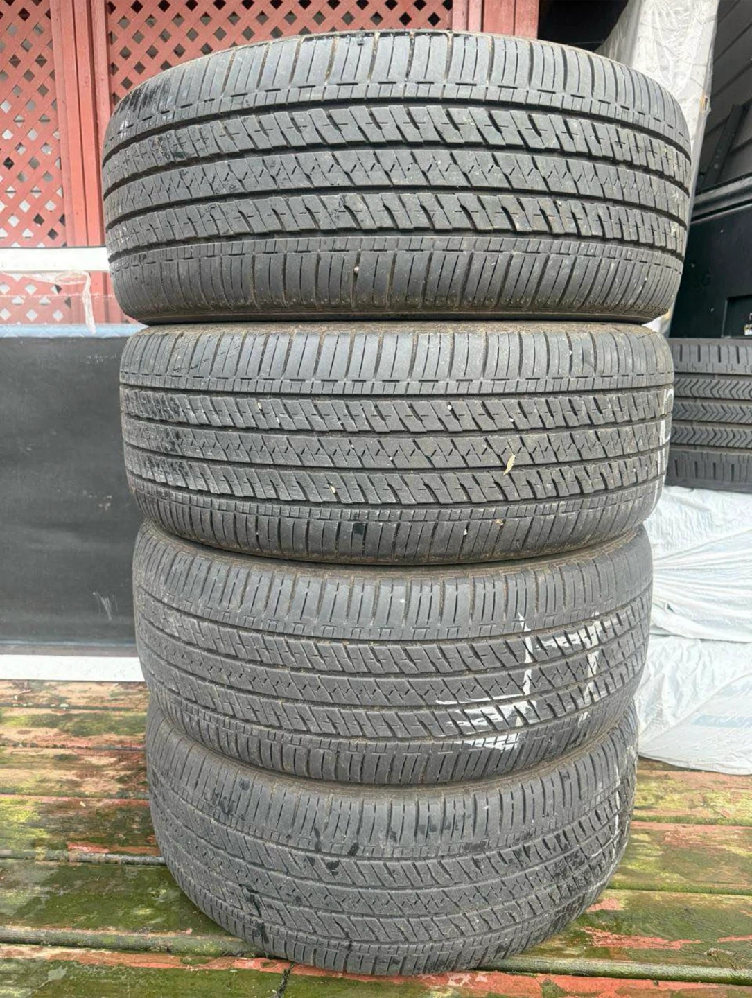 255/45/20X4 All Season Bridgeston Like New 85% Tread