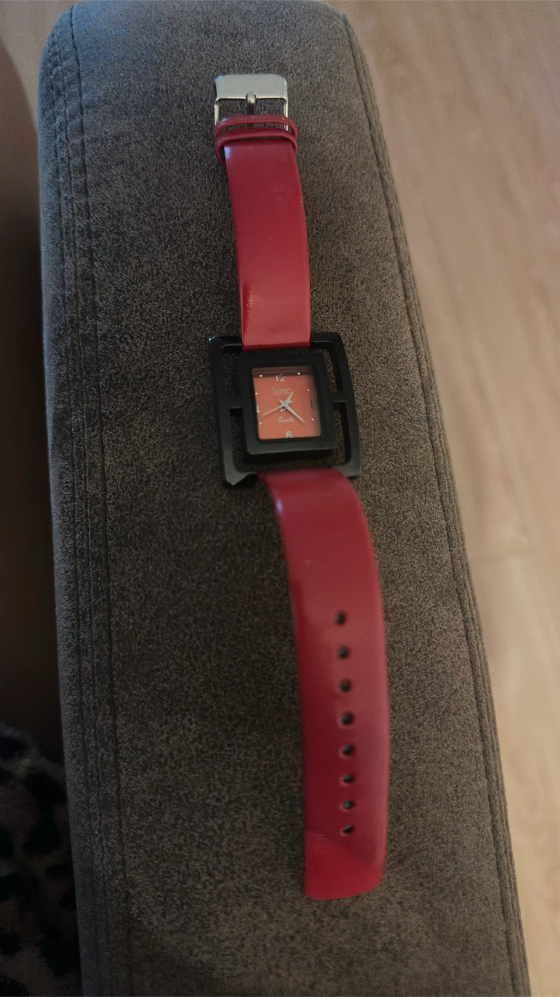 Sonic Quartz Watch - Red Band