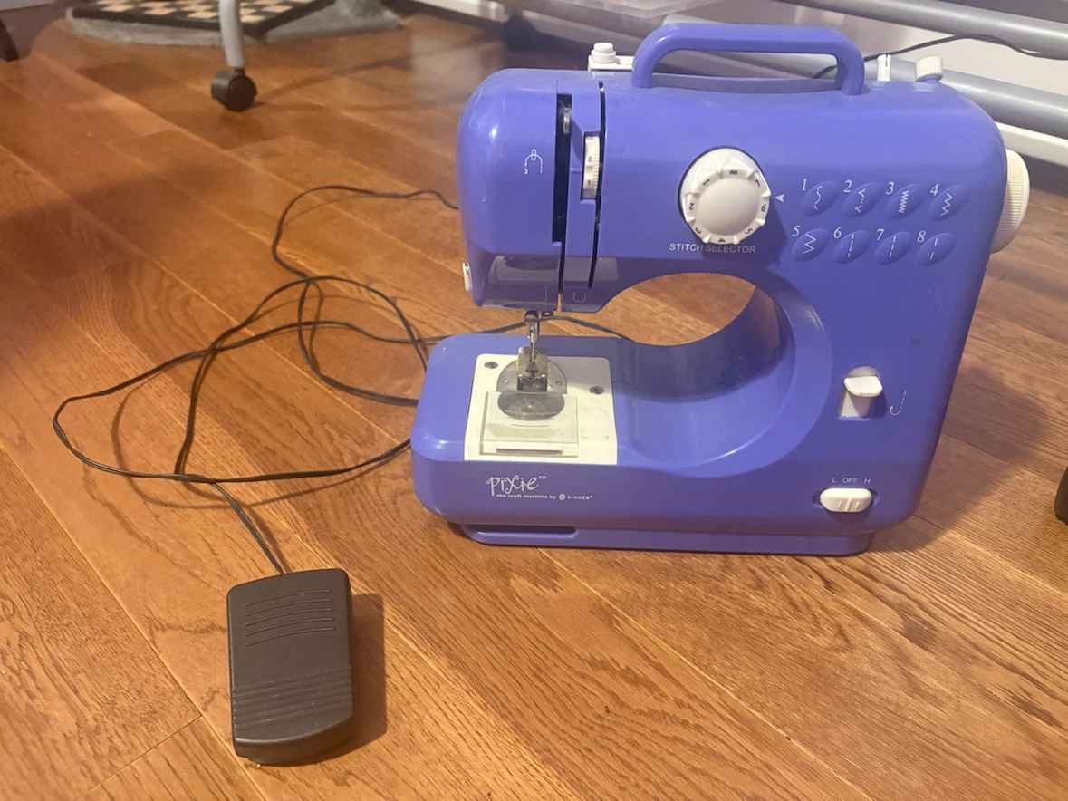 Singer Pixie Sewing Machine - photo 2