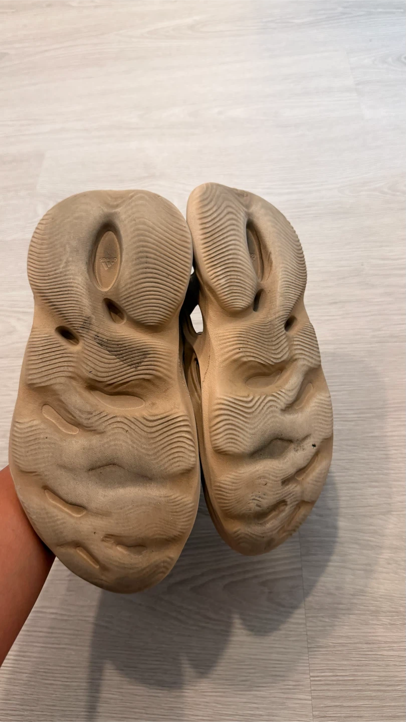 Adidas Yeezy Foam Runner - photo 2