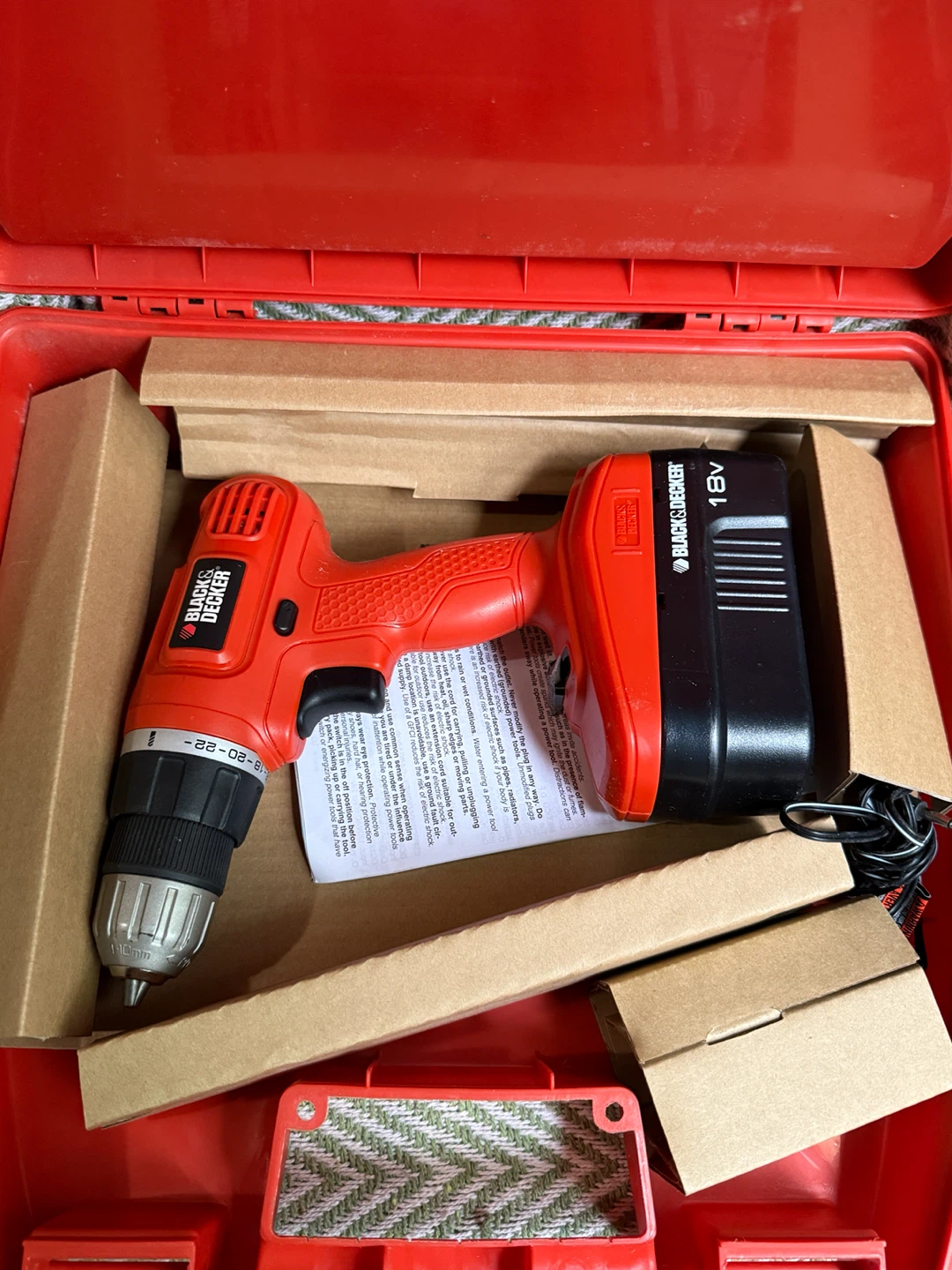 Black & Decker 18V Cordless Drill with Tool Kit - photo 3