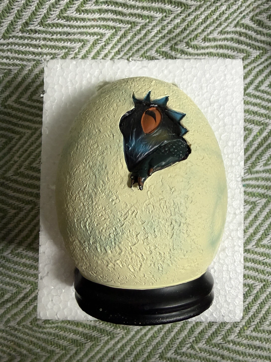 Jurassic Park 25th Anniversary Egg collectible Paperweight - photo 3