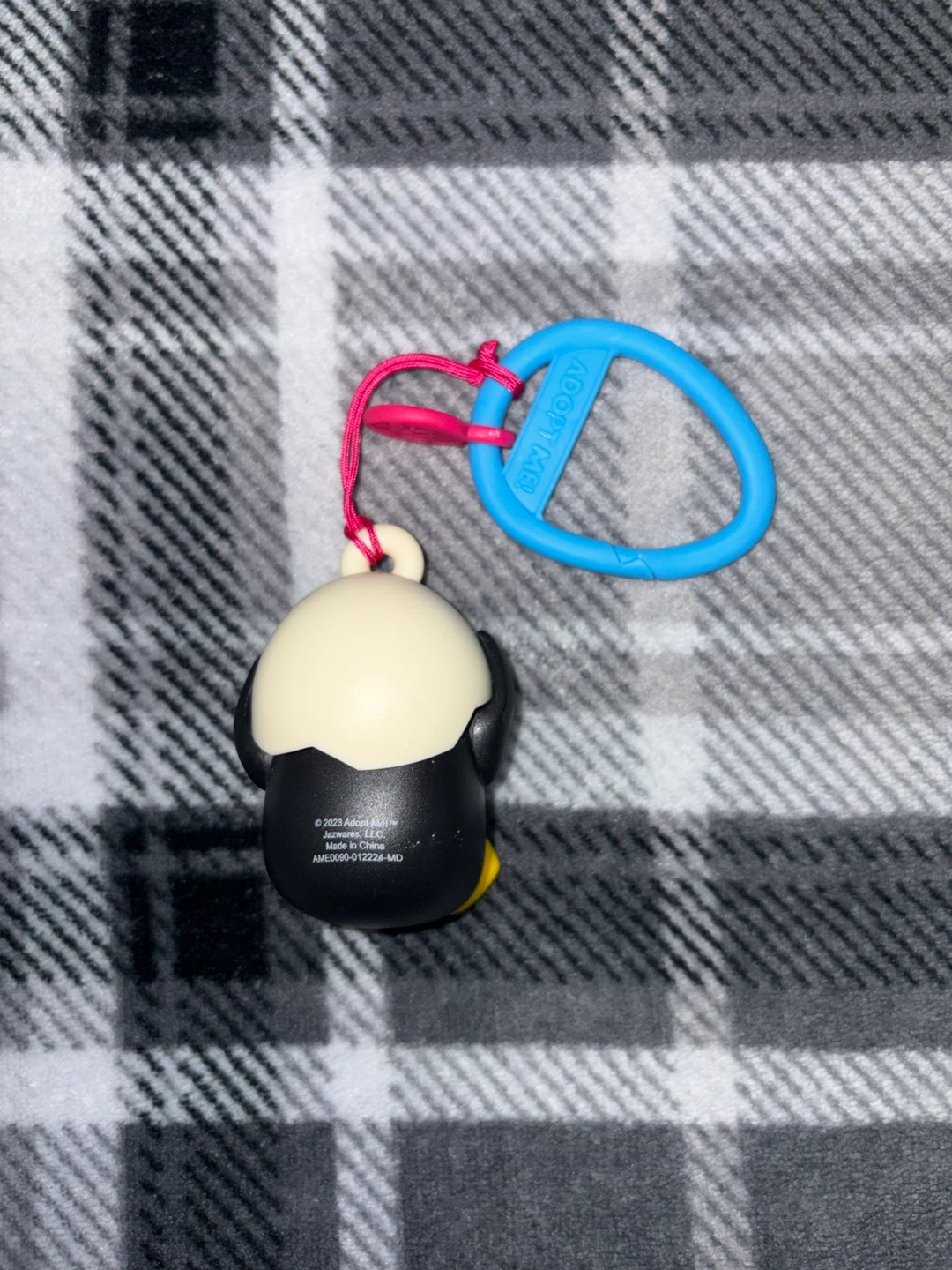 Adopt Me! Penguin Keychain - photo 3