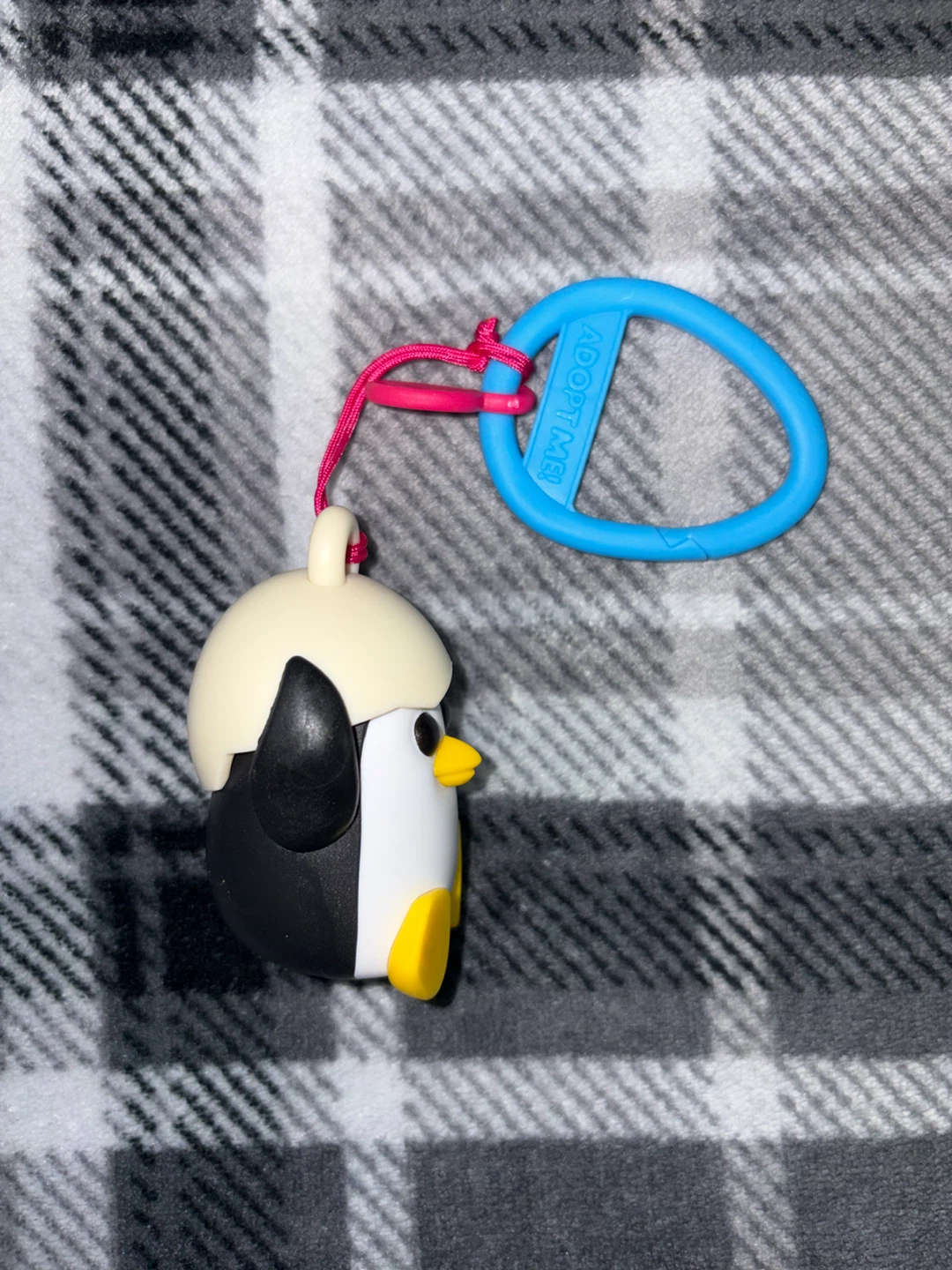 Adopt Me! Penguin Keychain - photo 4