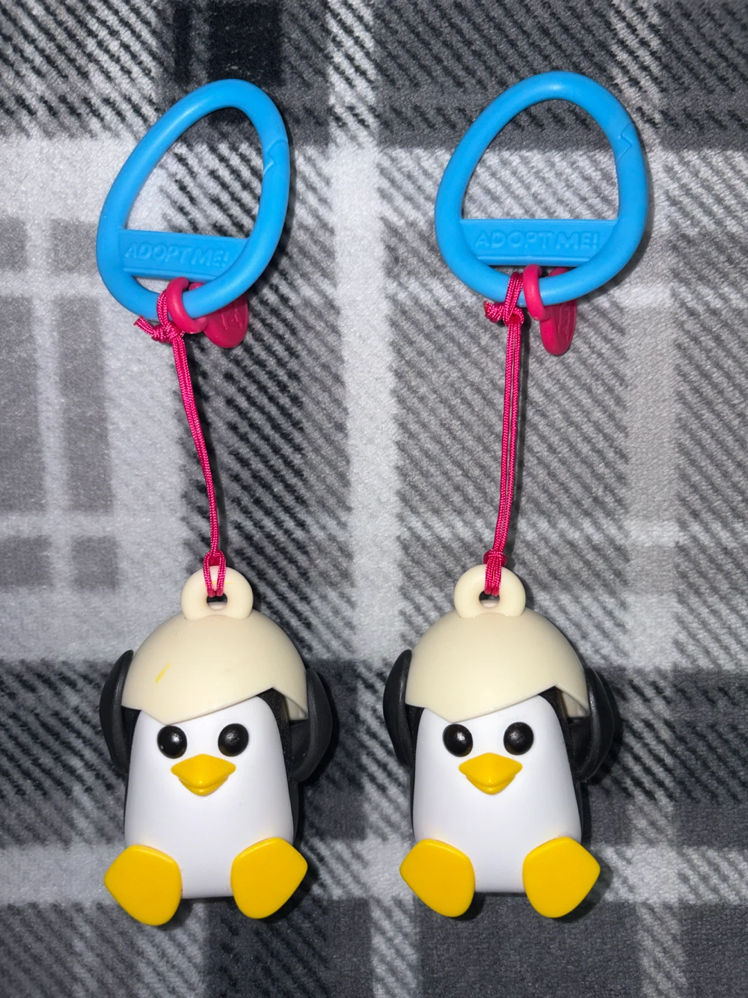 Adopt Me! Penguin Keychain - photo 5