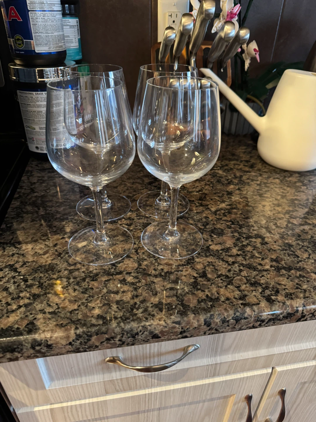 Set of 4 Clear Wine Glasses
