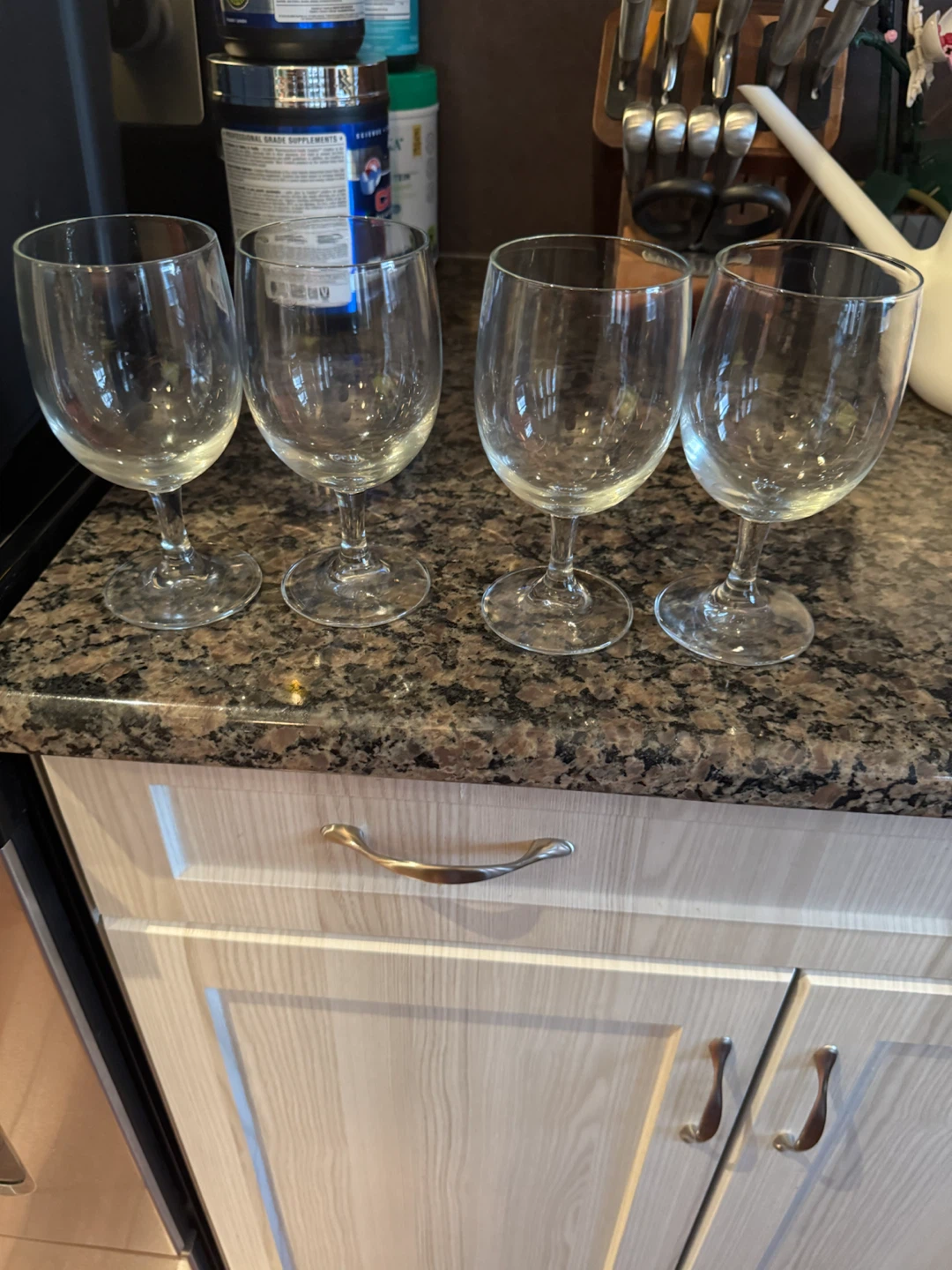 Set of 4 Clear Wine Glasses
