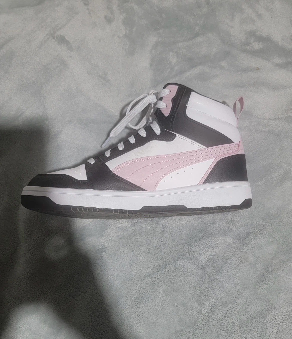 PUMA Women's Rebound V6 Basketball Court Sneaker - photo 4