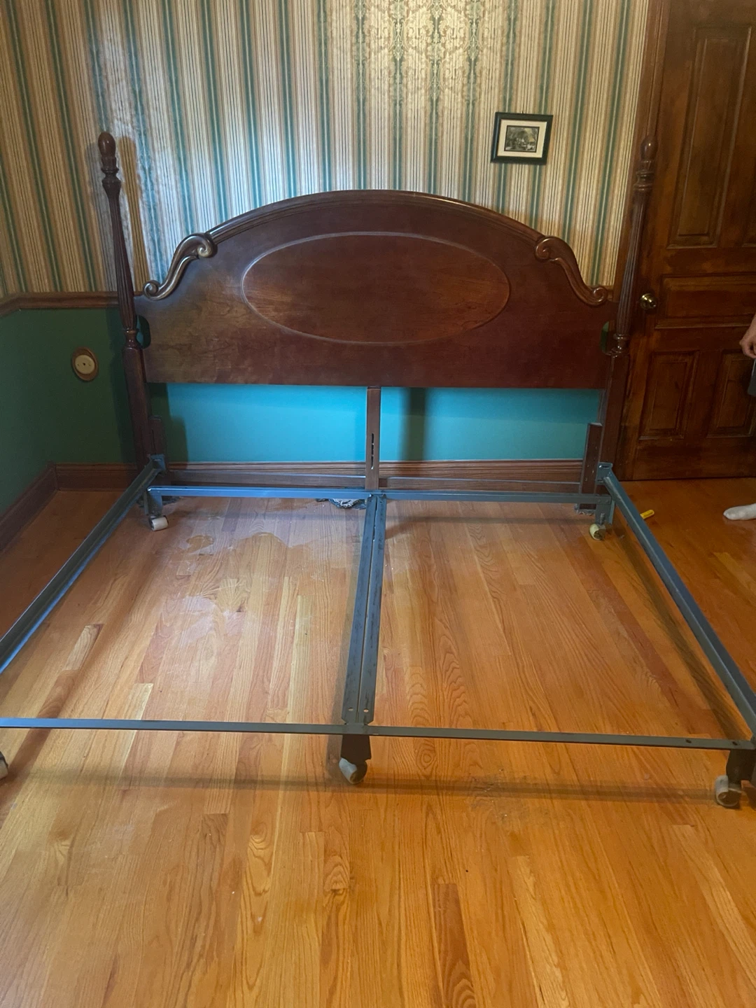 King Solid Wooden Headboard with Metal Bed Frame - photo 2