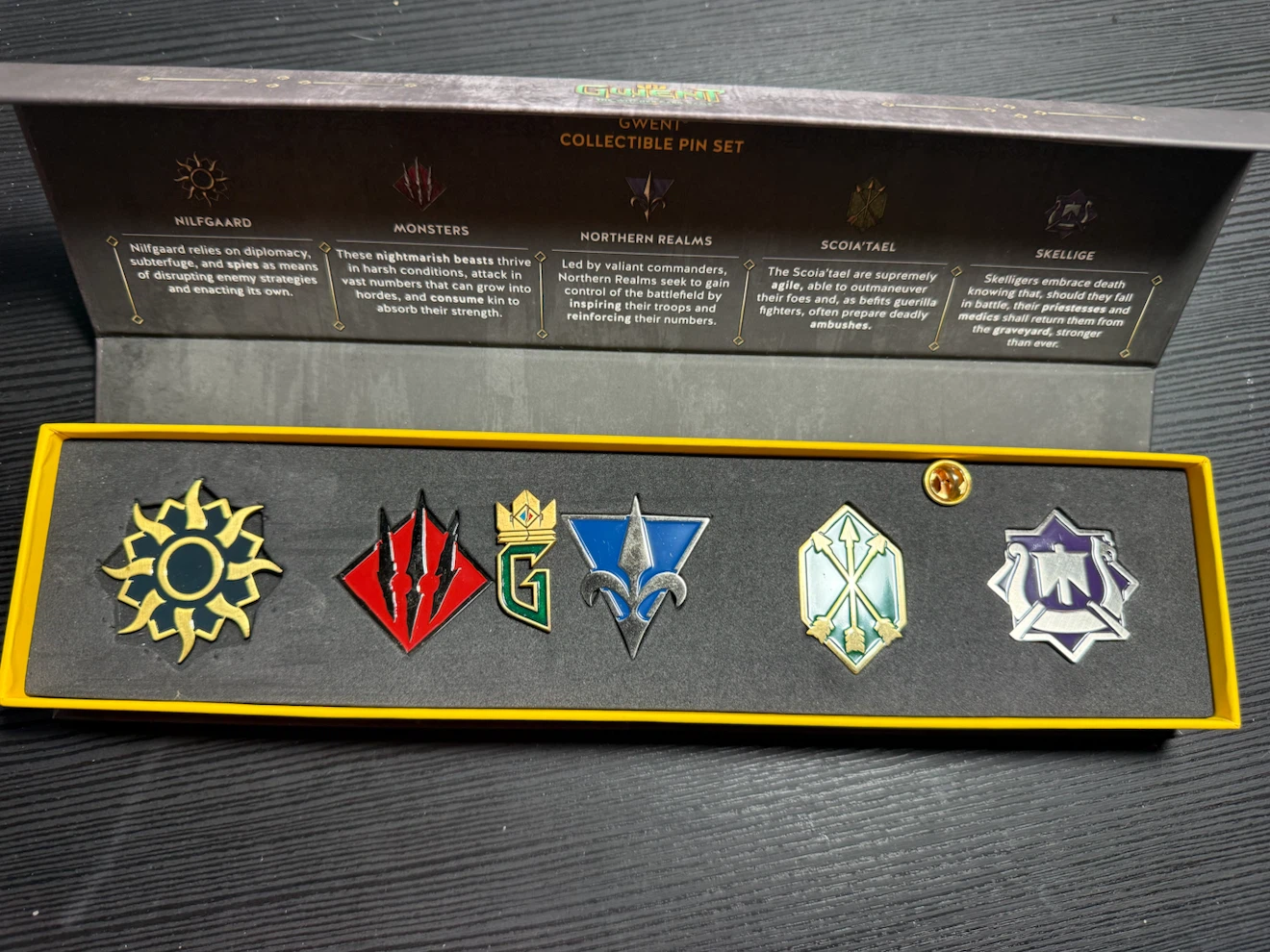 Gwent Pin Set (5 factions) + Rare Gamescom 2016 Pin - photo 2