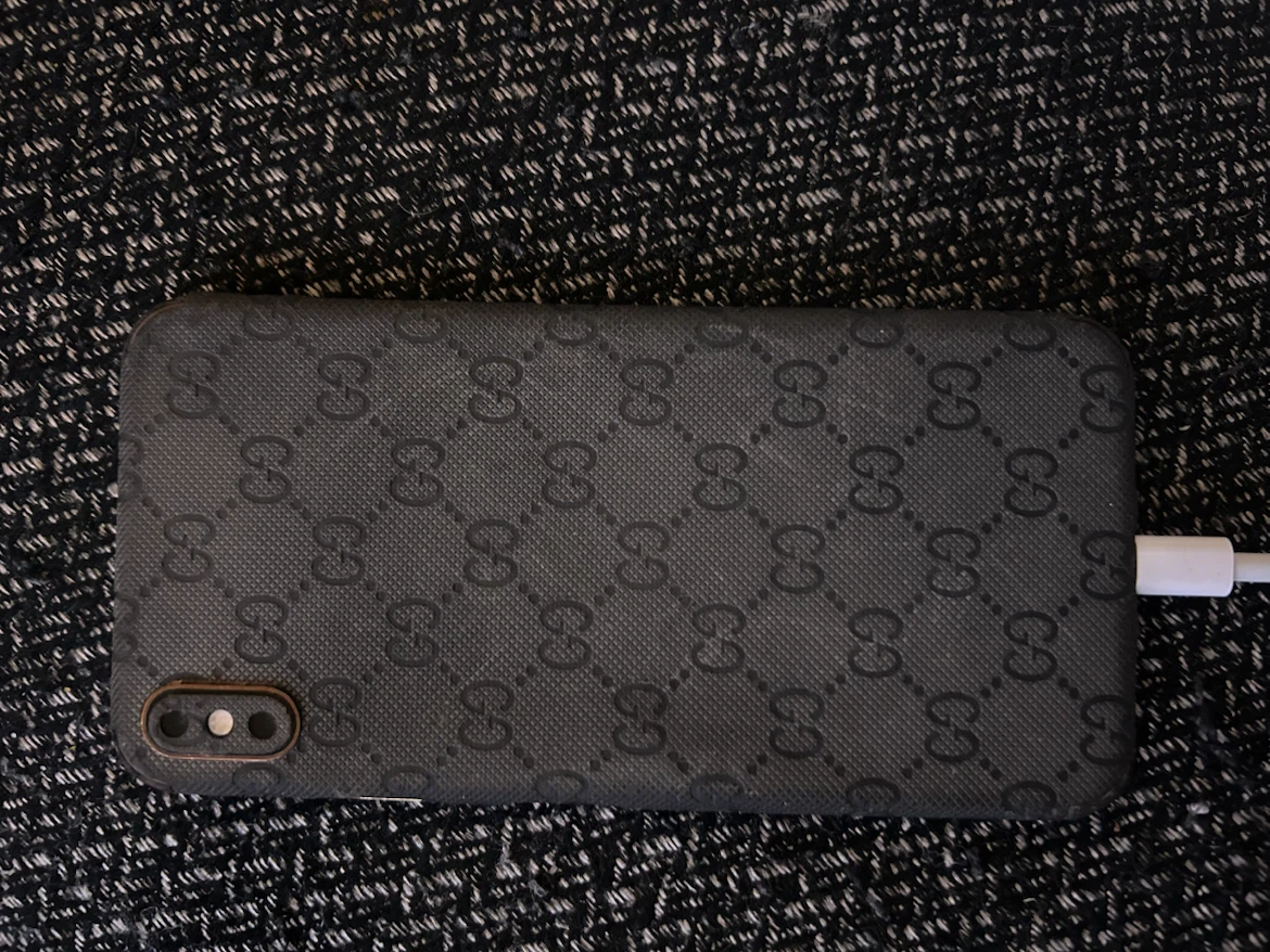 iPhone Xs max read ad - photo 2