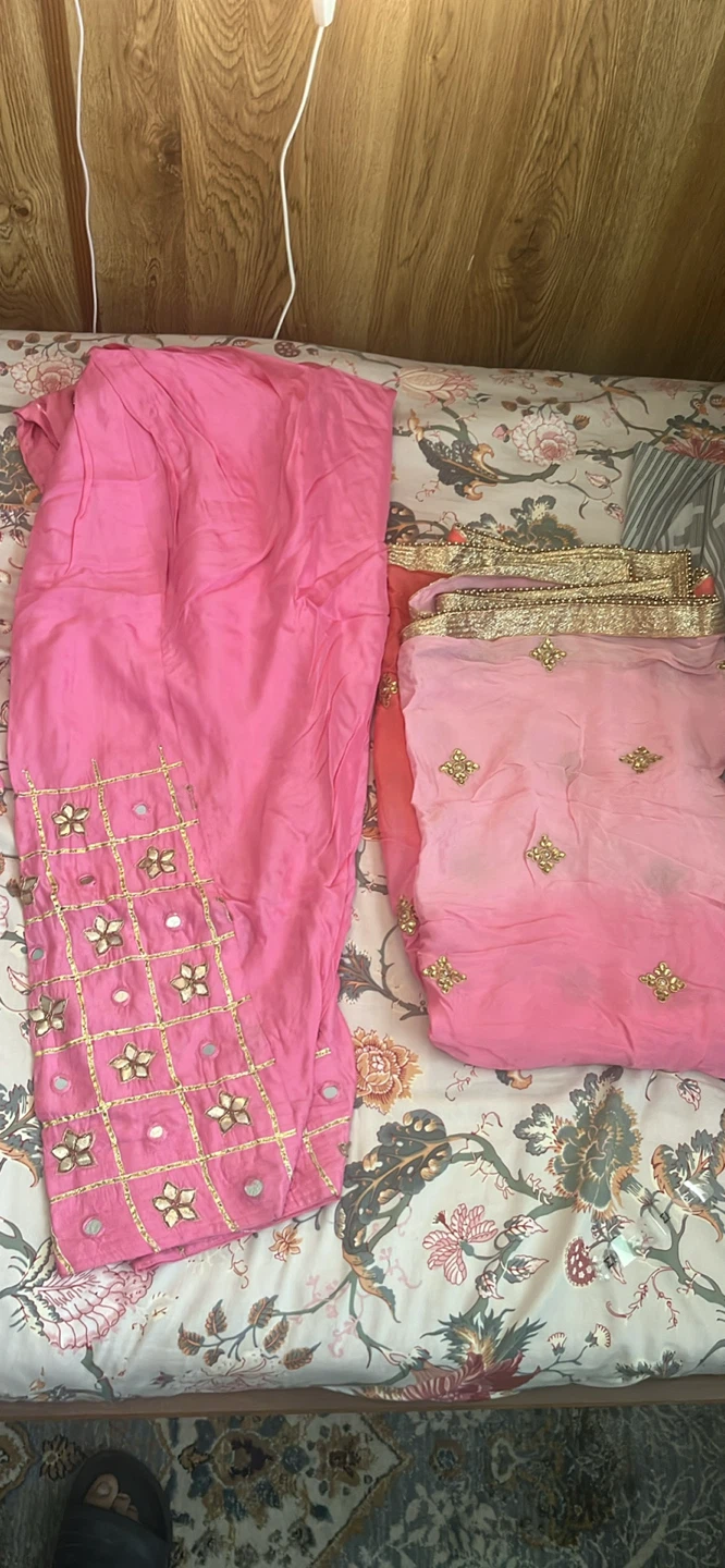 Pink embroidered kurta with pants and dupatta - photo 2