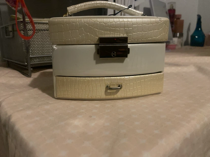 Cream Jewellery Box with Mirror