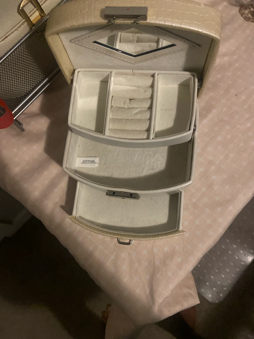 Cream Jewellery Box with Mirror - photo 4