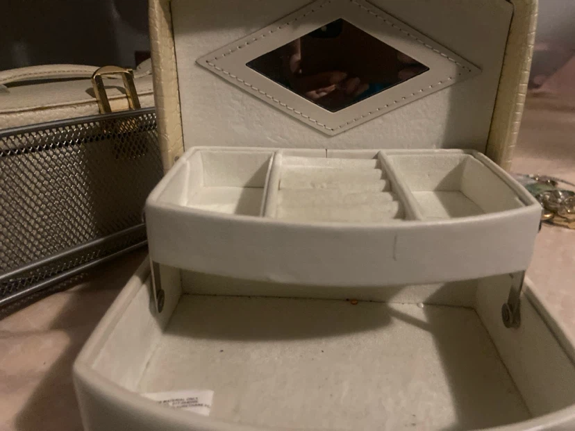 Cream Jewellery Box with Mirror - photo 5
