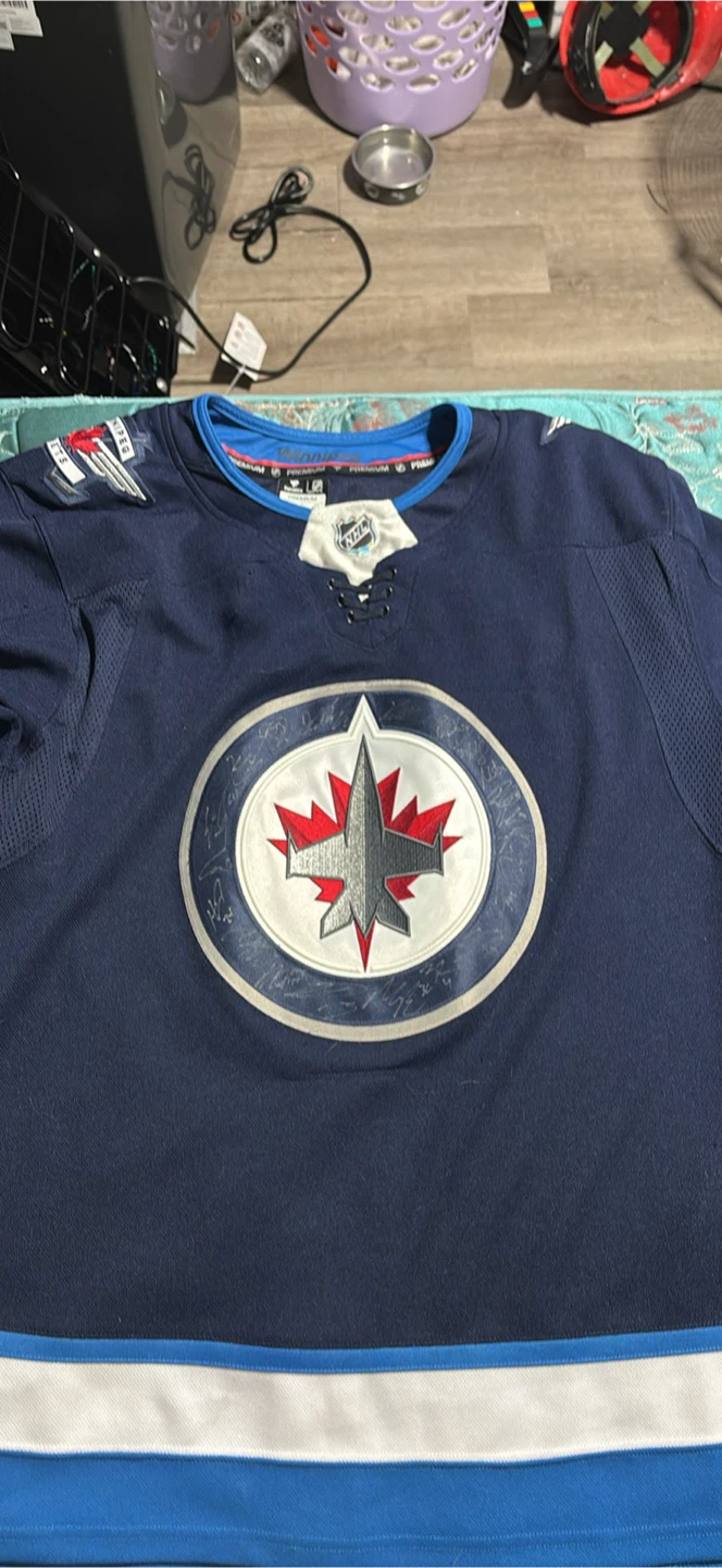 Fanatics Winnipeg Jets NHL Jersey Size 54 autograph all players