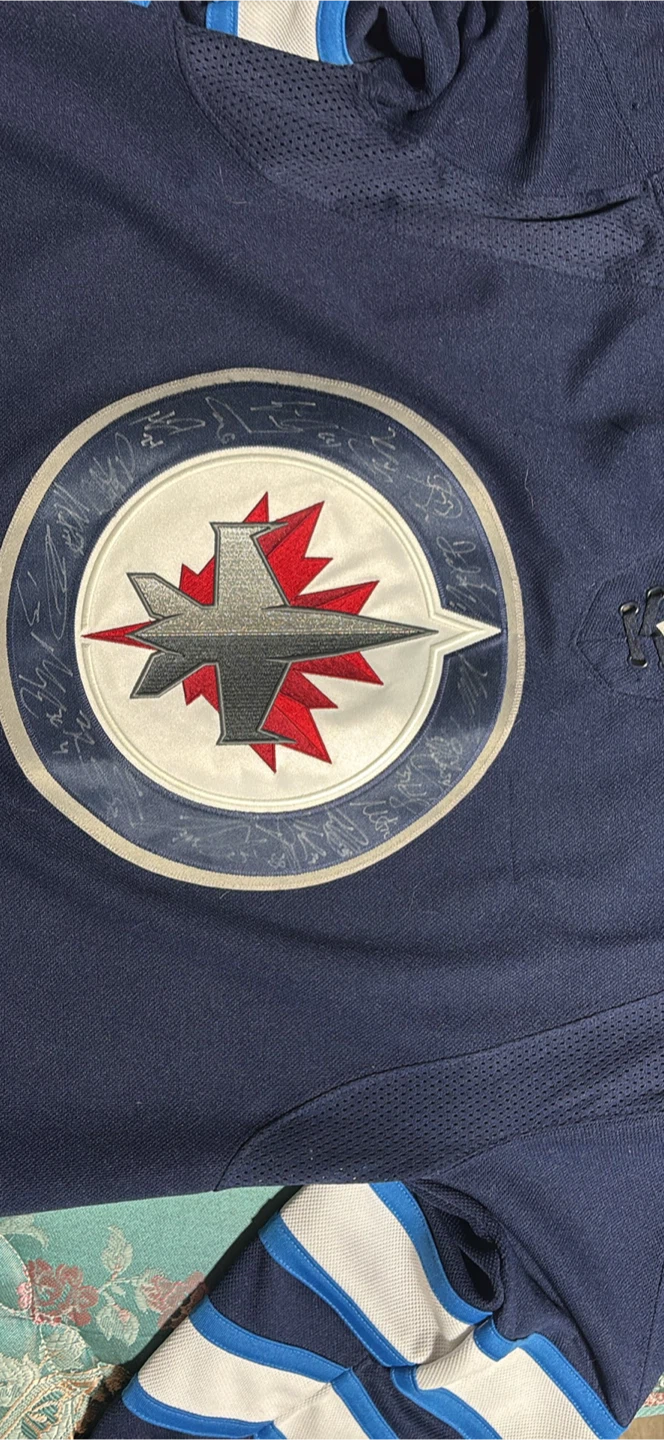 Fanatics Winnipeg Jets NHL Jersey Size 54 autograph all players - photo 2