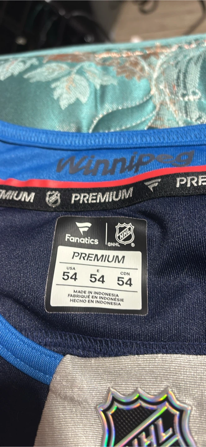 Fanatics Winnipeg Jets NHL Jersey Size 54 autograph all players - photo 3
