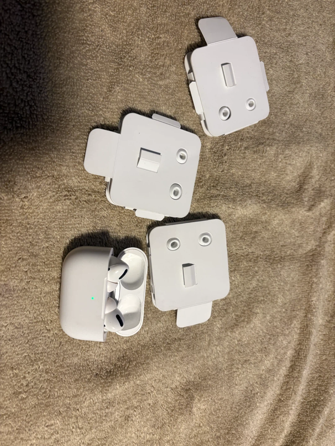 Apple AirPods Pro (3rd Generation) - photo 2