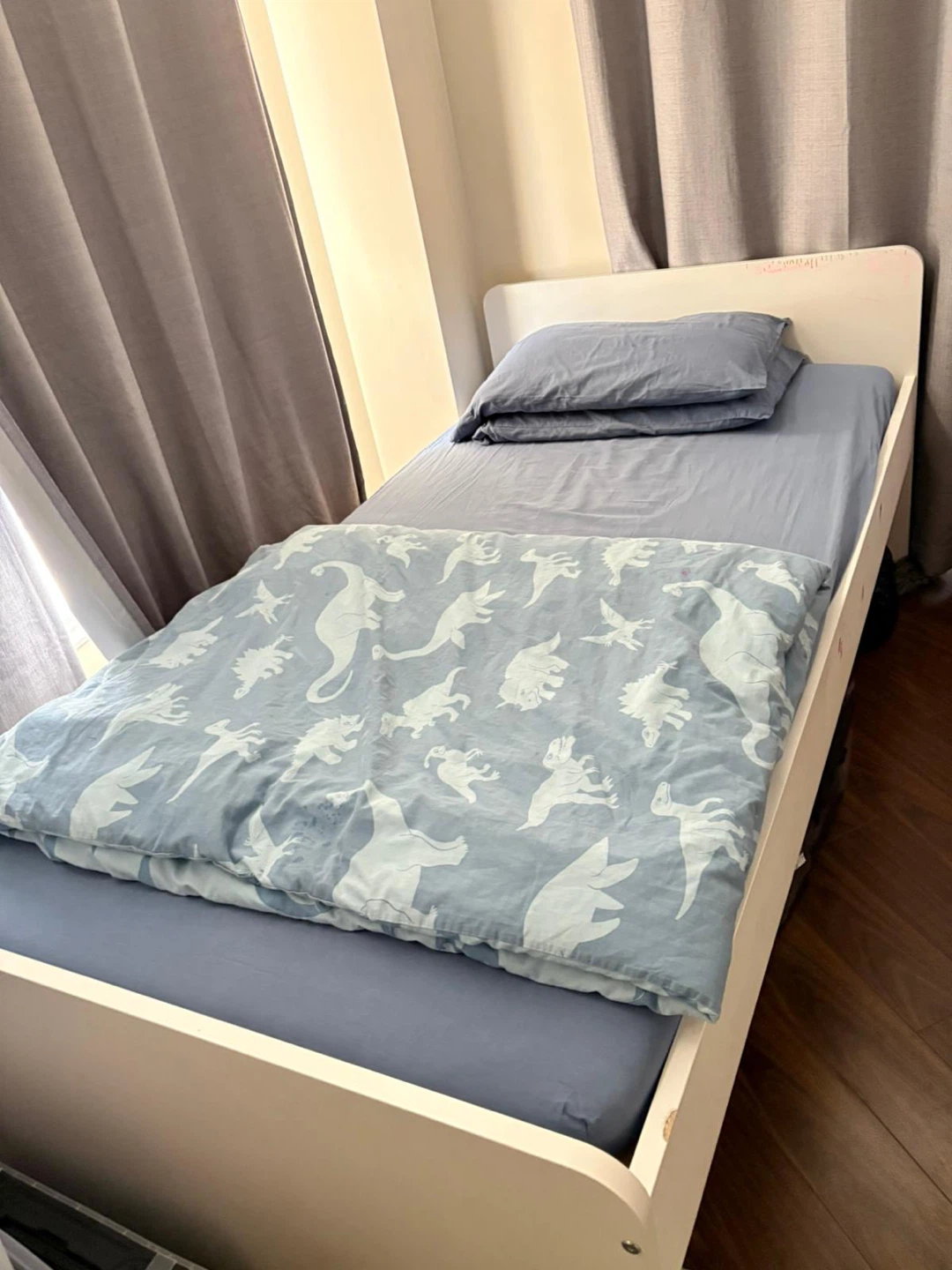 White single Beds and crib - photo 2