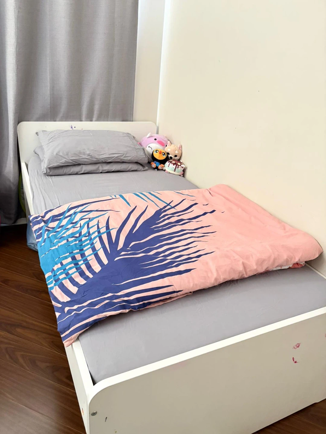 White single Beds and crib - photo 3