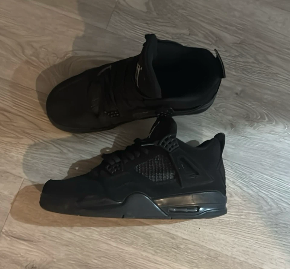 Jordan 4 Black Cat size 9.5 - photo 2